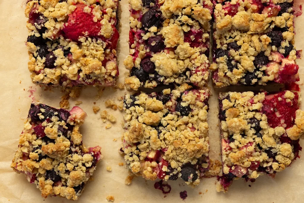 Cosmic™ Apple & Berry Crumble Bars